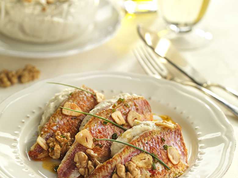 Makrele mit Blumenkohl-Püree und Walnüssen