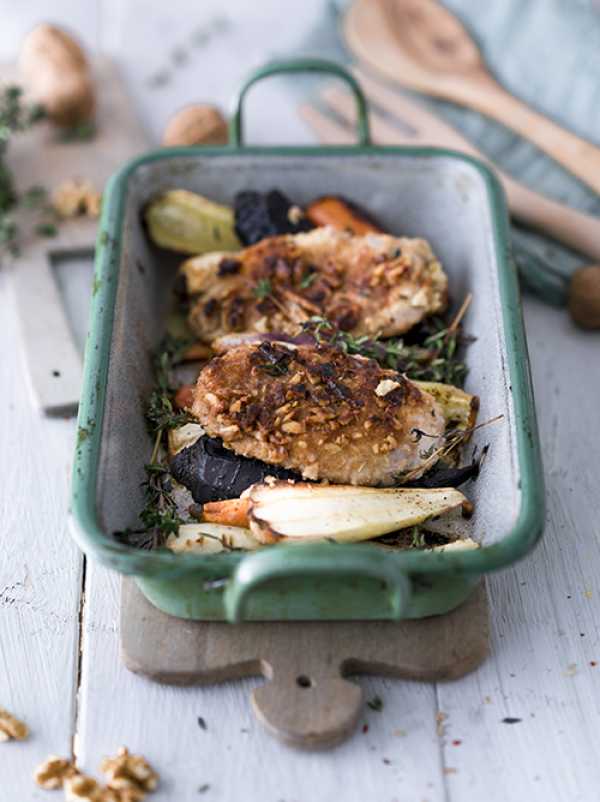 One-Pan-Hähnchen mit Wurzelgemüse aus dem Ofen