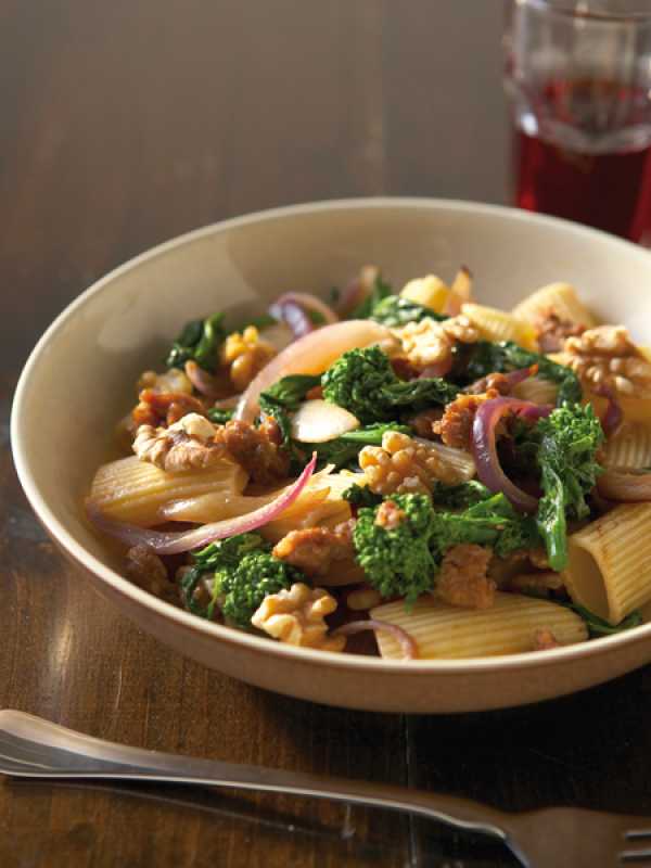 Pasta mit Brokkoli und Walnüssen