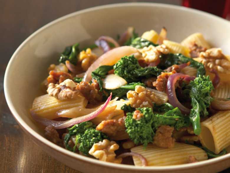 Pasta mit Brokkoli und Walnüssen