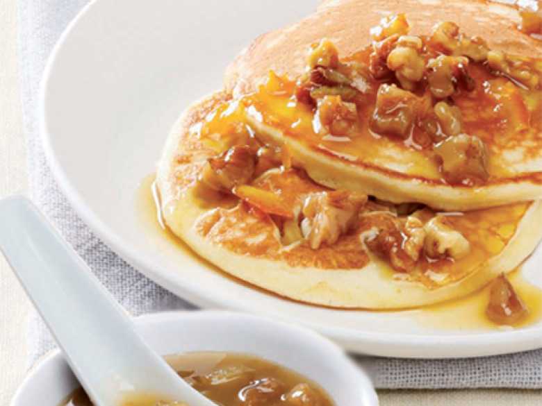 Pfannkuchen mit Apfel-Ingwer-Walnuss-Sauce