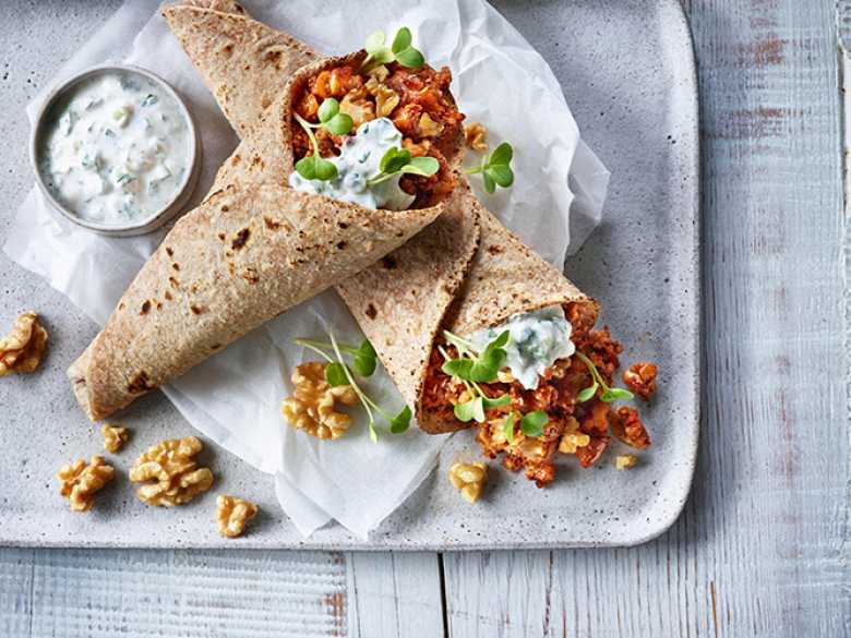 Pikante kalifornische Walnuss - Blumenkohl-Wraps nach indischer Art 