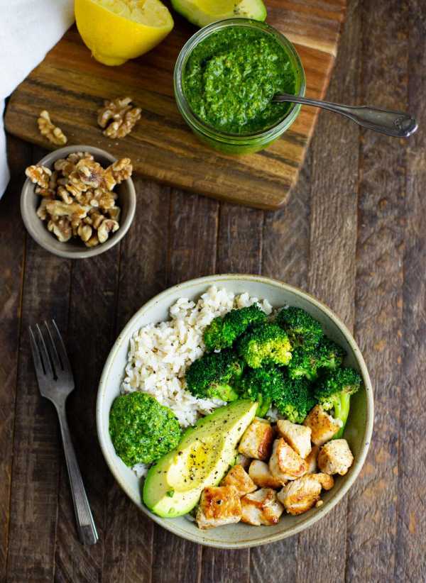 Powerbowl mit Walnuss Pesto