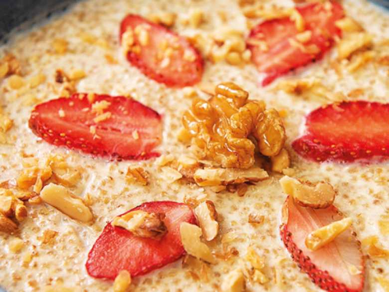 Quinoa-Porridge mit Walnüssen und Kokosmilch