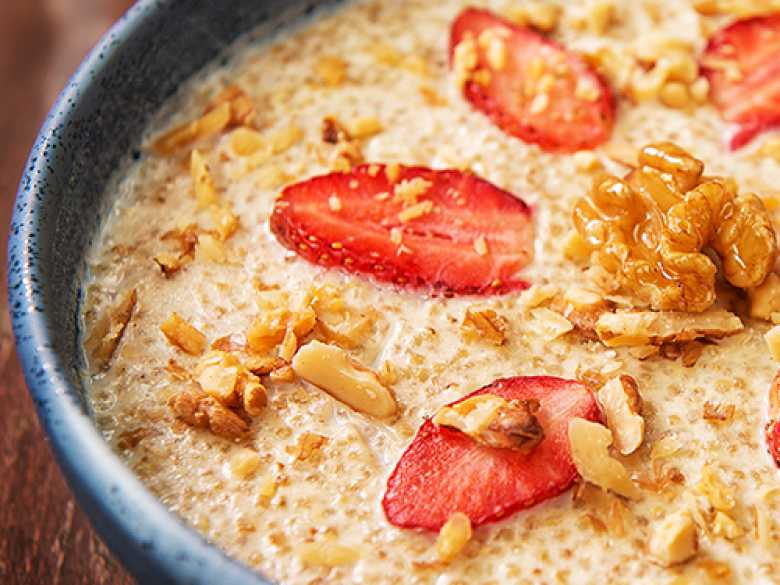 Quinoa-Porridge mit Walnüssen und Kokosmilch