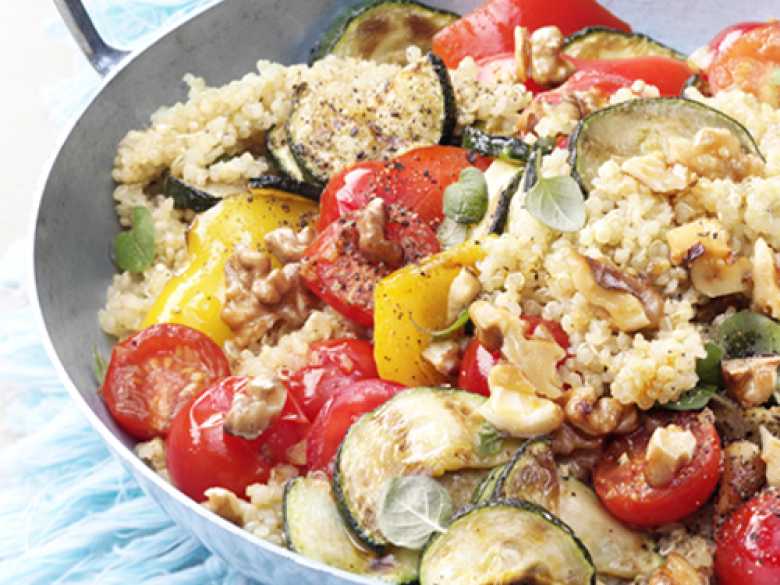 Quinoa-Ratatouille mit Walnüssen