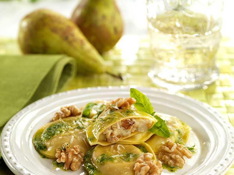 Ravioli mit Gorgonzola-Birnen-Walnuss-Füllung