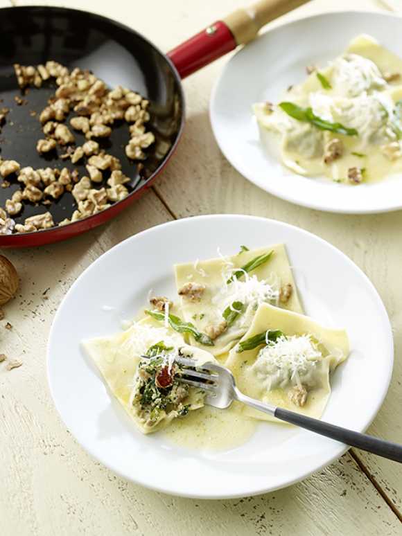 Ravioli mit Ricotta-Walnuss-Füllung