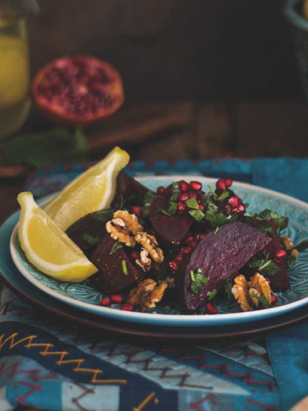 Rote Bete-Salat mit Walnüssen, Granatapfel und Salzzitronen