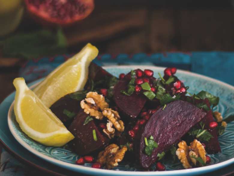 Rote Bete-Salat mit Walnüssen, Granatapfel und Salzzitronen