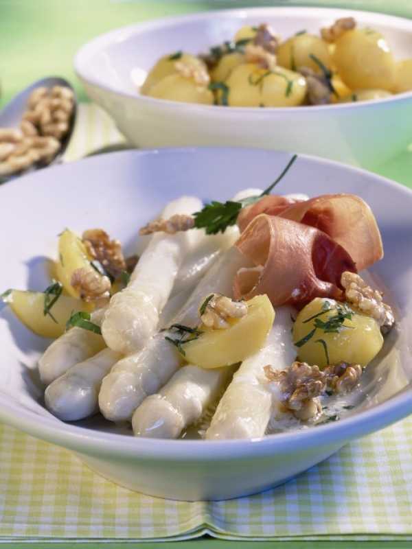 Spargel mit Walnuss-Pellkartoffeln