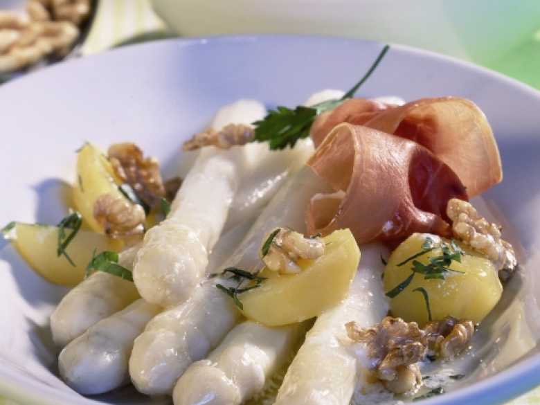 Spargel mit Walnuss-Pellkartoffeln