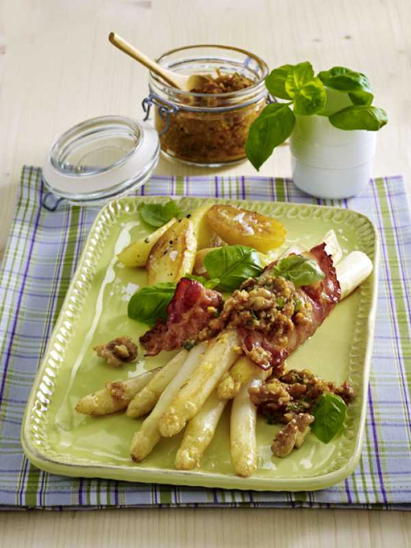 Spargelpäckchen mit Walnuss-Pesto