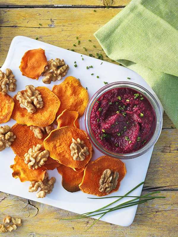 Süßkartoffel-Chips mit Rote Bete-Walnuss-Dip