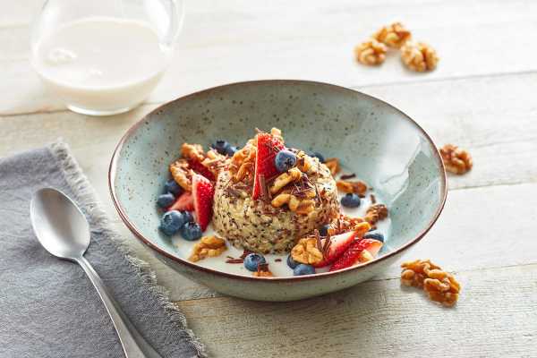 Superfood Powerbowl mit in Honig glasierten Walnüssen