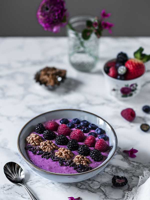 Waldbeeren-Smoothie-Bowl 