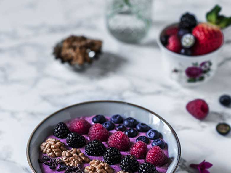 Waldbeeren-Smoothie-Bowl 