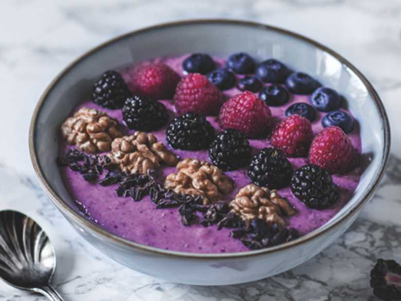 Waldbeeren-Smoothie-Bowl 