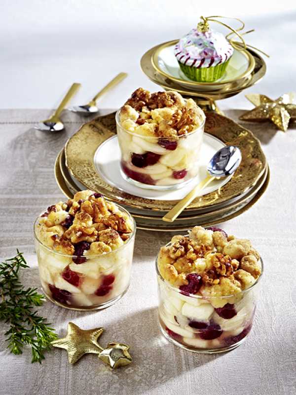 Walnuss-Birnen-Crumble mit Cranberrys