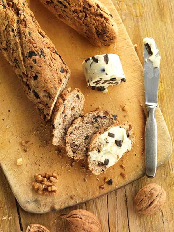 Walnuss-Brot mit Olivenbutter