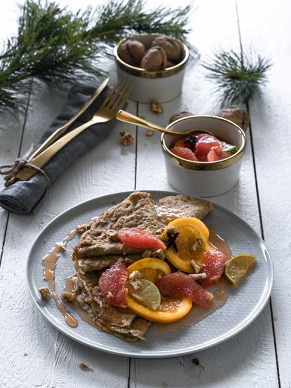 Walnuss Crêpes mit Zitrusfrüchtekompott