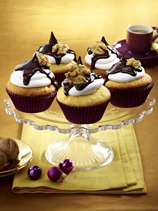 Walnuss-Cupcakes mit weißer Schokolade