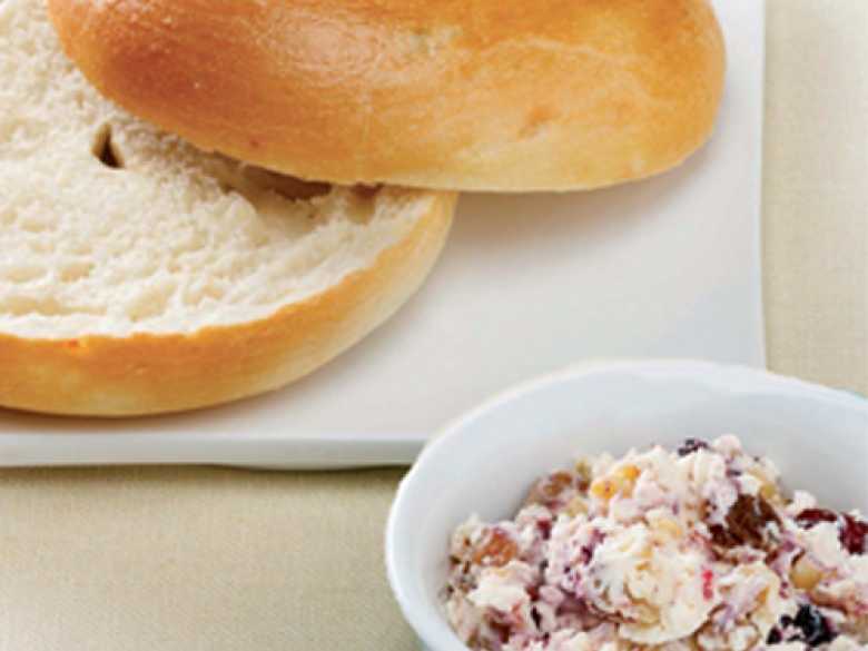 Walnuss-Frischkäse mit Beeren