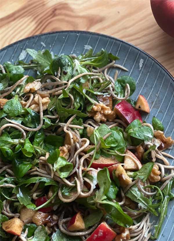 Spanischer Walnuss-Gulas-Salat