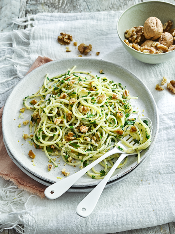 Walnuss-Petersilie-Zitronen-Spaghetti