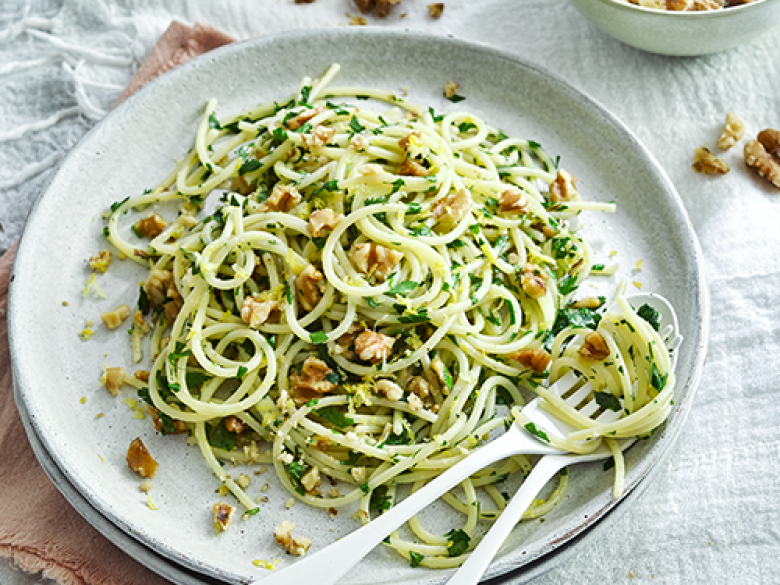 Walnuss-Petersilie-Zitronen-Spaghetti