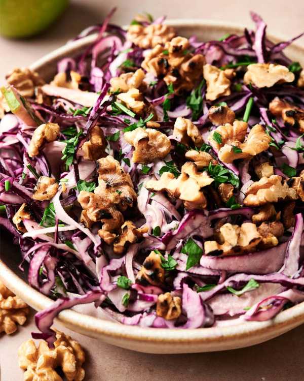 Winterlicher Walnuss-Rotkohlsalat