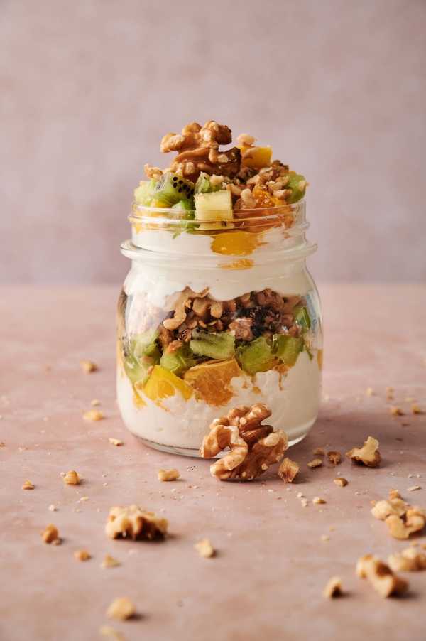Joghurt-Parfait mit Walnüssen