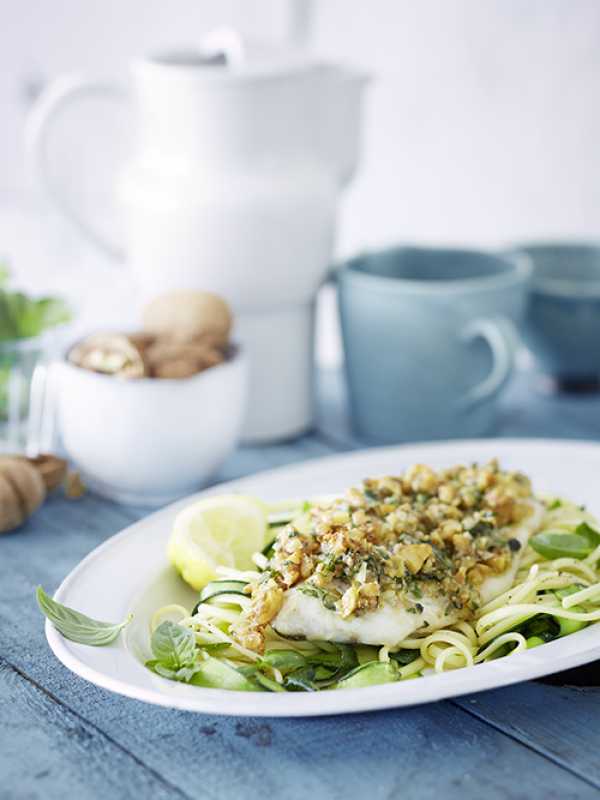 Zander mit Walnusskruste auf Linguine