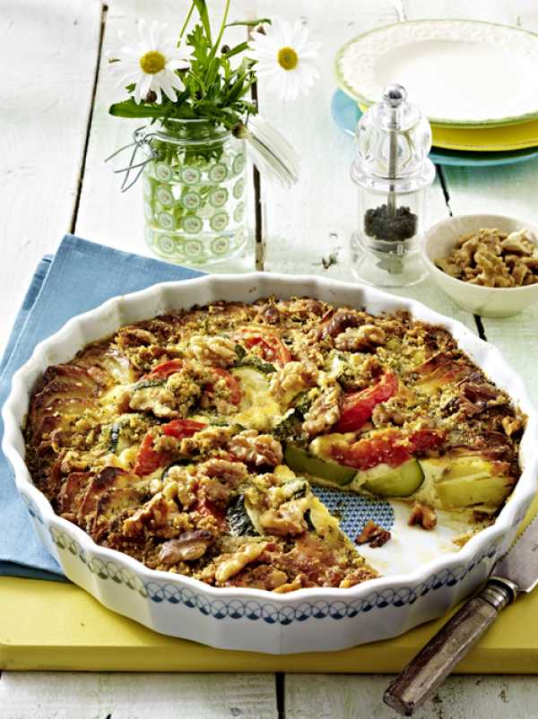 Zucchini-Kartoffelgratin mit Walnusskruste 